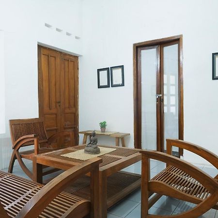 Oyo 287 Rumah Eyang Near Rsud Kota Yogyakarta Hotel Exterior foto